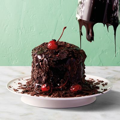 BLACK FOREST FOUNTAIN CAKE