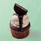 E COOKIES & CREAM CUPCAKE